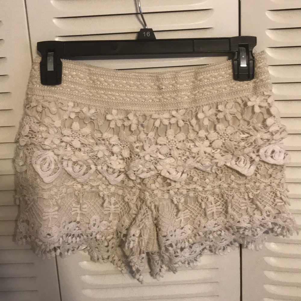 Like new lace shorts